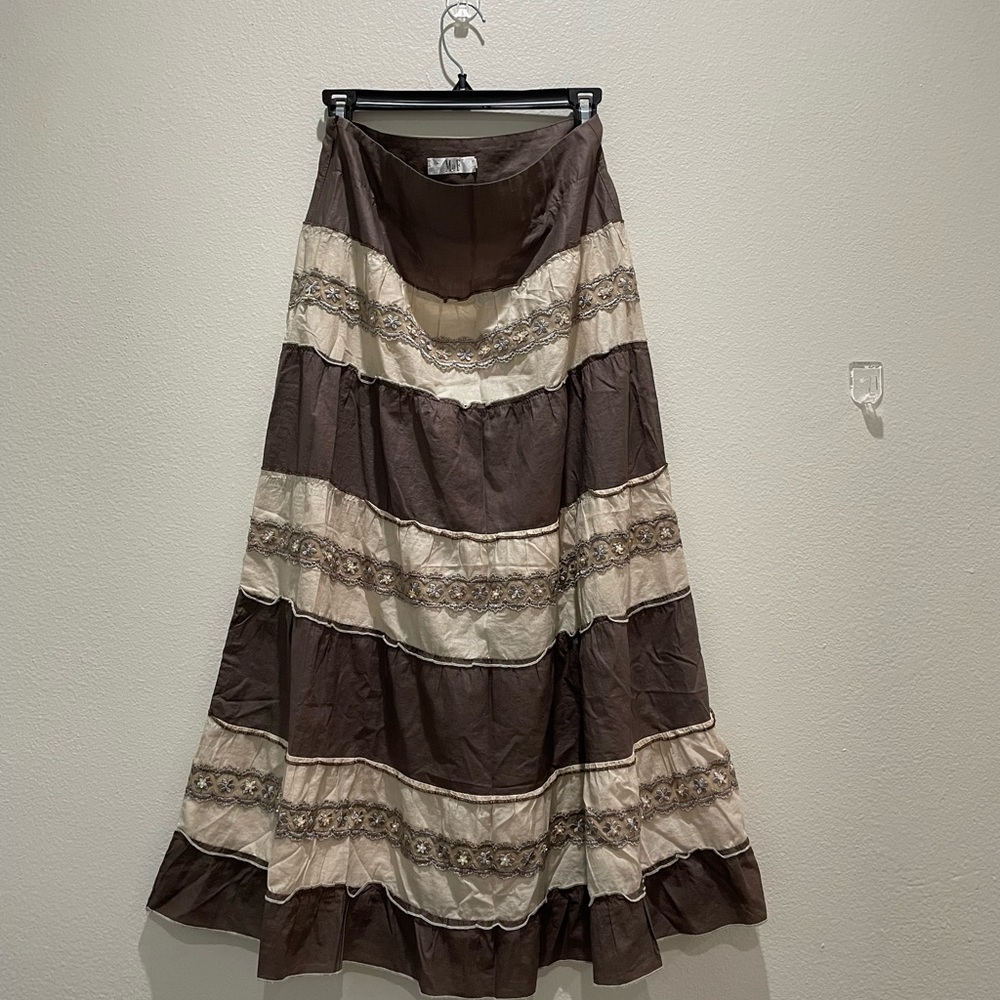 Pre owned pretty embroidery skirt